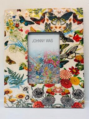 Johnny Was Picture Frame Floral and Butterfly
Size 10”x8” Frame